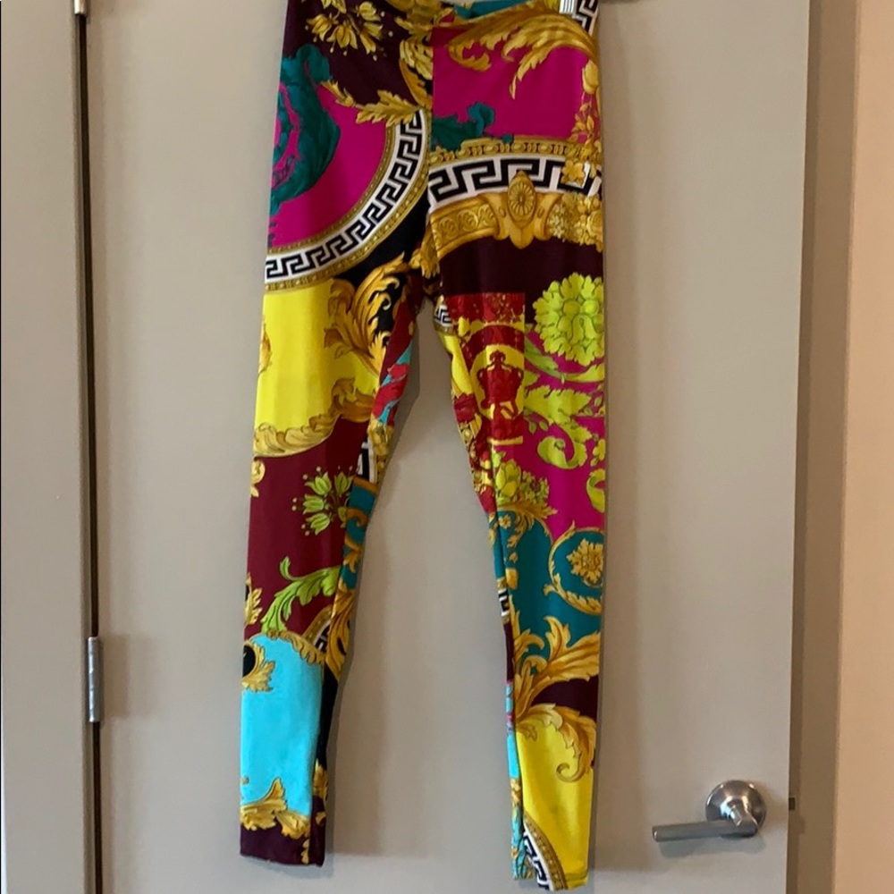 Versace - Picture 4 of 6